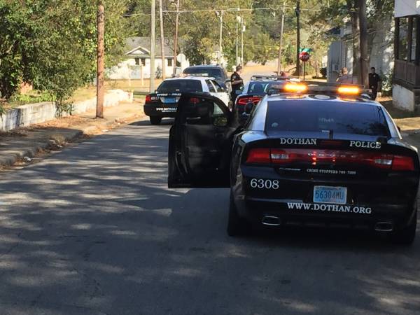 UPDATED @ 10:54 AM. 10:43 AM.  Dothan Police In Foot Chase