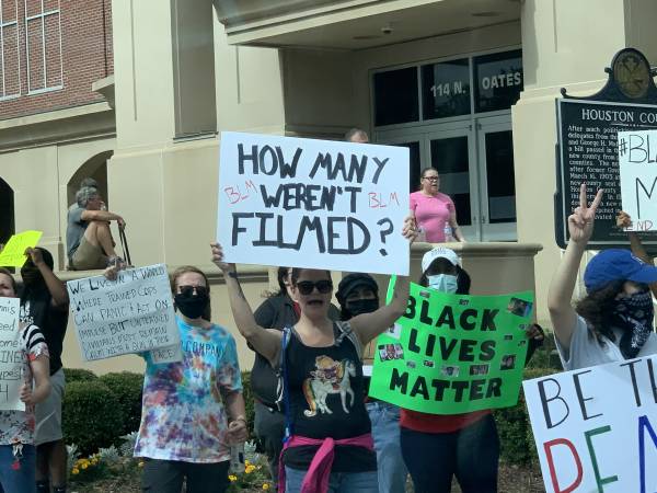 UPDATED @ 5:11 PM    4:13 PM   PEACEFUL AND LAWFUL PROTEST IN DOTHAN - HOUSTON COUNTY