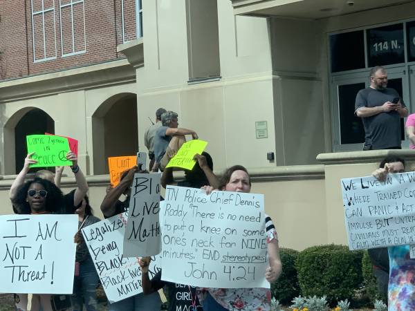 UPDATED @ 5:11 PM    4:13 PM   PEACEFUL AND LAWFUL PROTEST IN DOTHAN - HOUSTON COUNTY