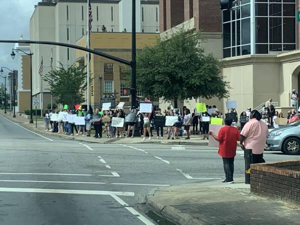 UPDATED @ 5:11 PM    4:13 PM   PEACEFUL AND LAWFUL PROTEST IN DOTHAN - HOUSTON COUNTY