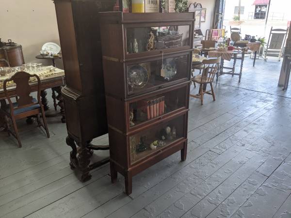 The Vintage shoppe Moving Sale