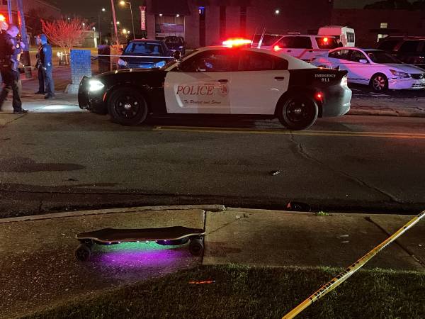 7:33 PM    Electric Skateboard Strikes Dothan Police Car