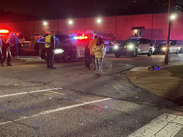 7:33 PM    Electric Skateboard Strikes Dothan Police Car