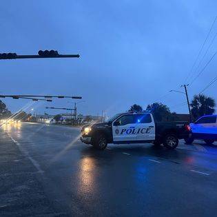 7:00am Major tornado damage near Schooners in Panama City Beach