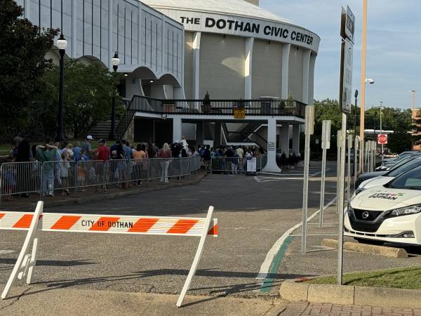 6:20 PM   Downtown Dothan Filling Up