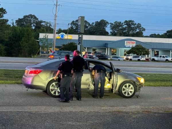 8:02 PM    Brief Chase Ends In Crash - Highland and Ross Clark Circle