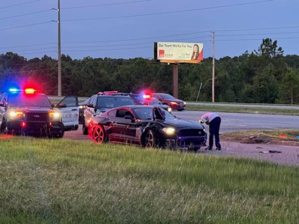 8:02 PM    Brief Chase Ends In Crash - Highland and Ross Clark Circle