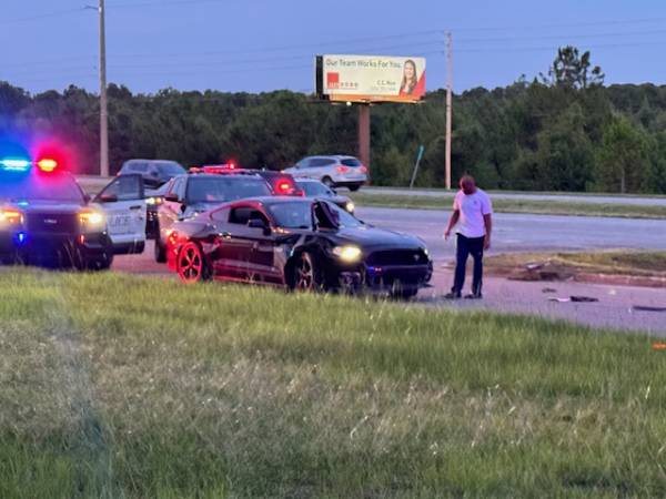 8:02 PM    Brief Chase Ends In Crash - Highland and Ross Clark Circle