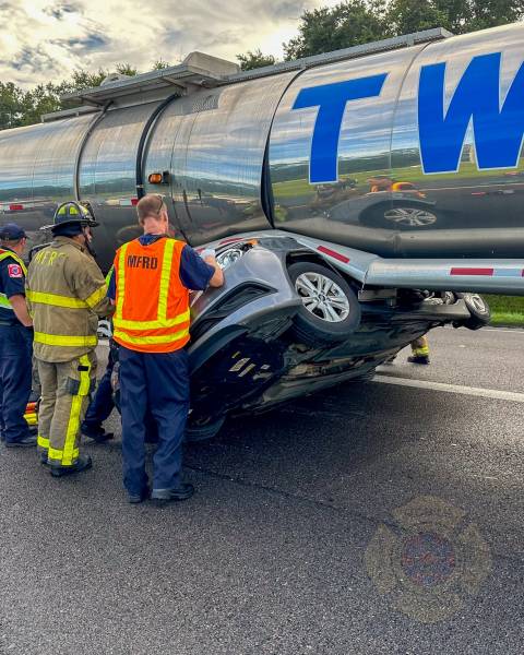 Moblie Fire-Resuce Department to Vehicle Trapped Under Tanker on Nortbound Lanes of I-65 North