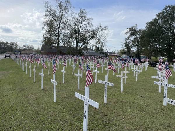 Over 300 crosses honoring lost veterans in Cottonwood